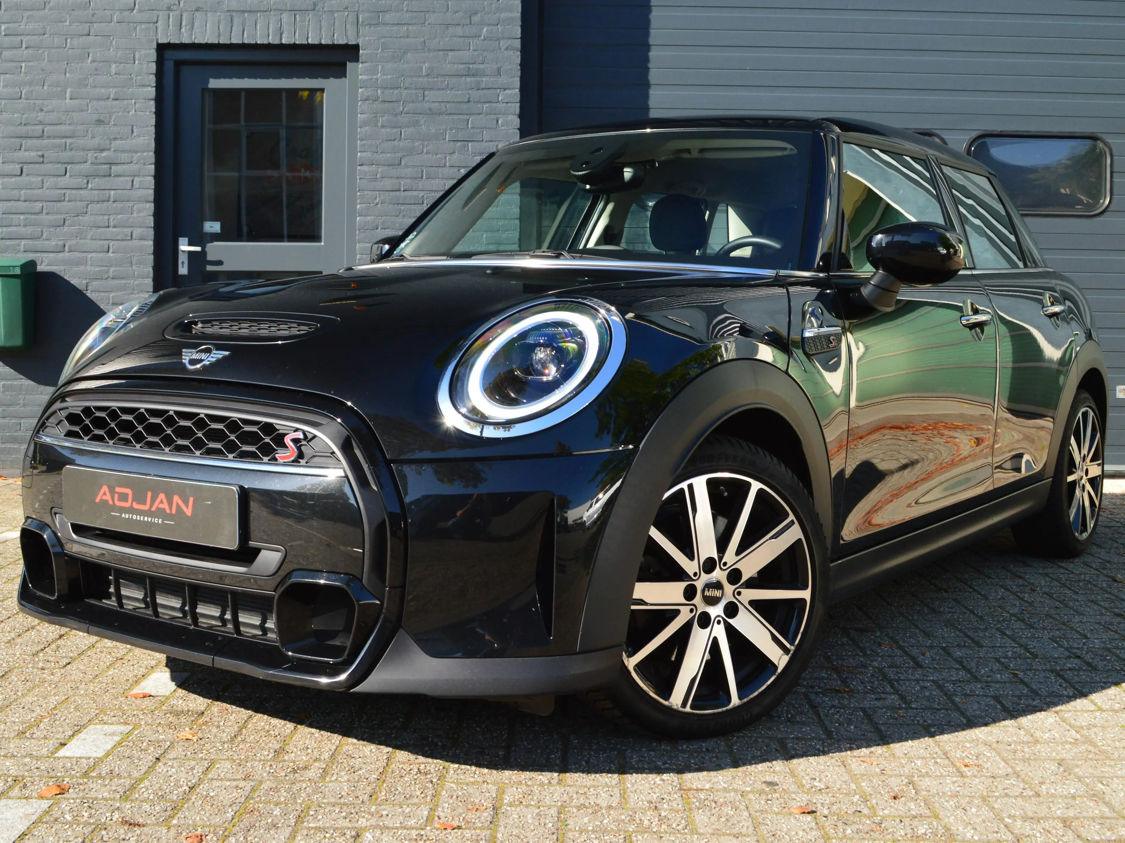 MINI Cooper S Cooper S 2.0 5-Deurs Zwart Carplay/Andoid Aut. Sportstoelen