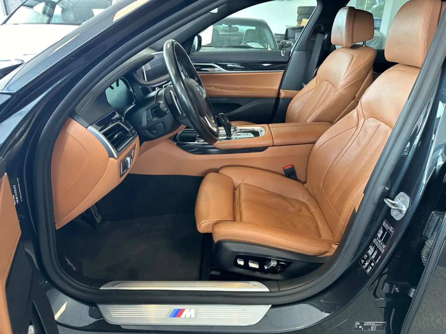BMW 740 d xDrive M Sportpaket Laser 360° LederDakota Gris - 2