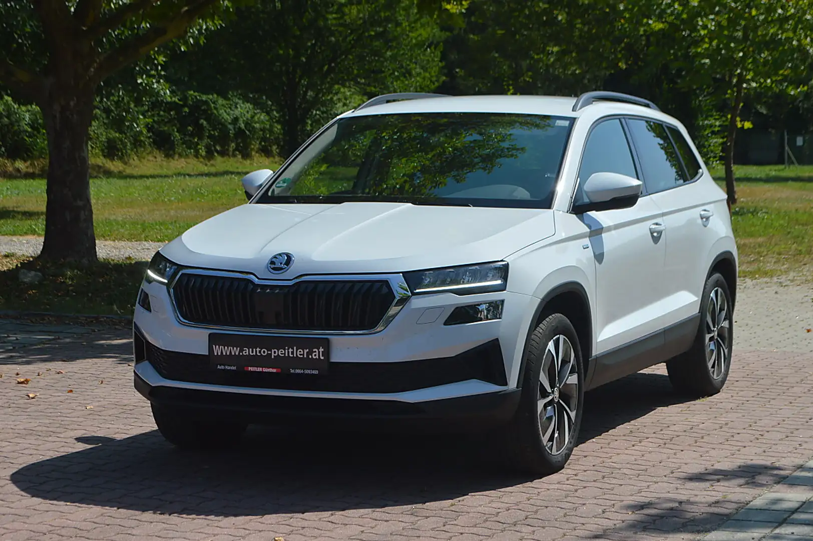 Skoda Karoq 2,0 TDI 4x4 DSG+NAVI+AHK+LED+ Weiß - 2