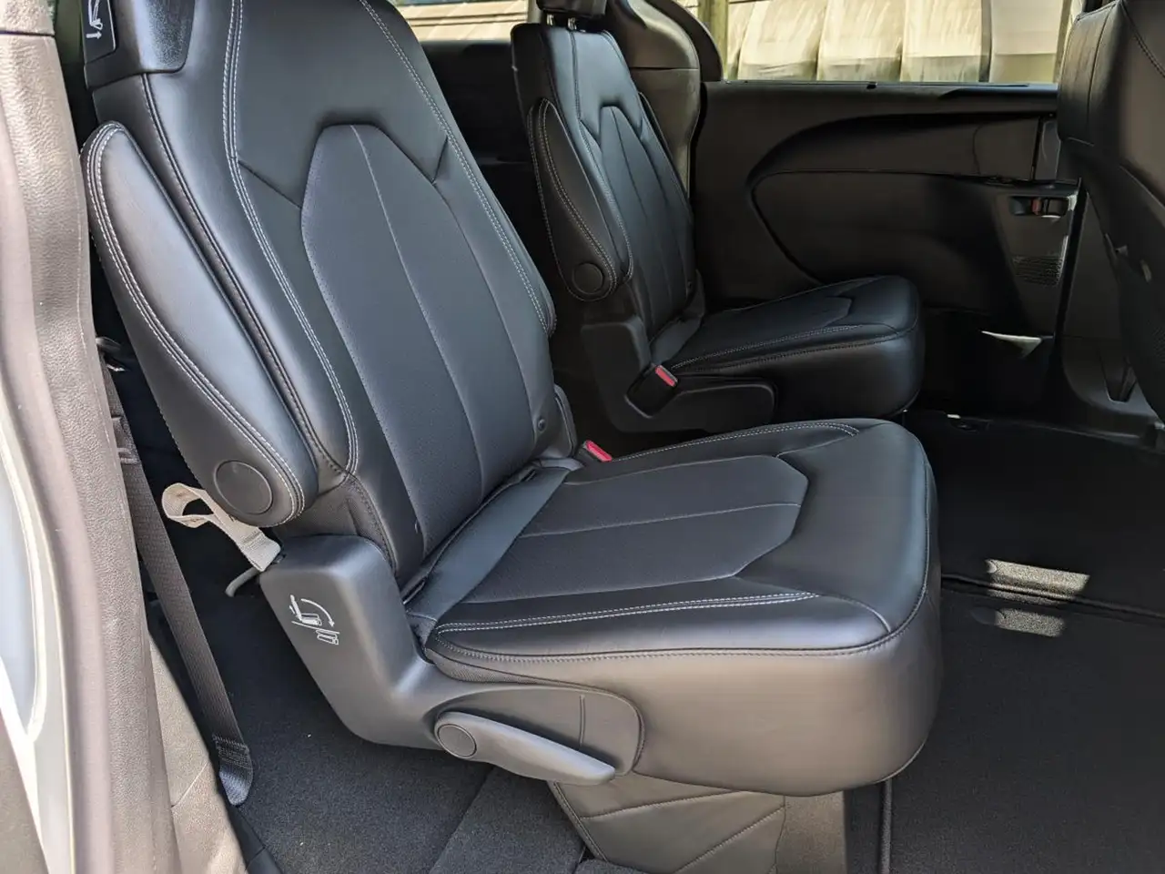 Chrysler Grand Caravan снимка Chrysler Grand Caravan