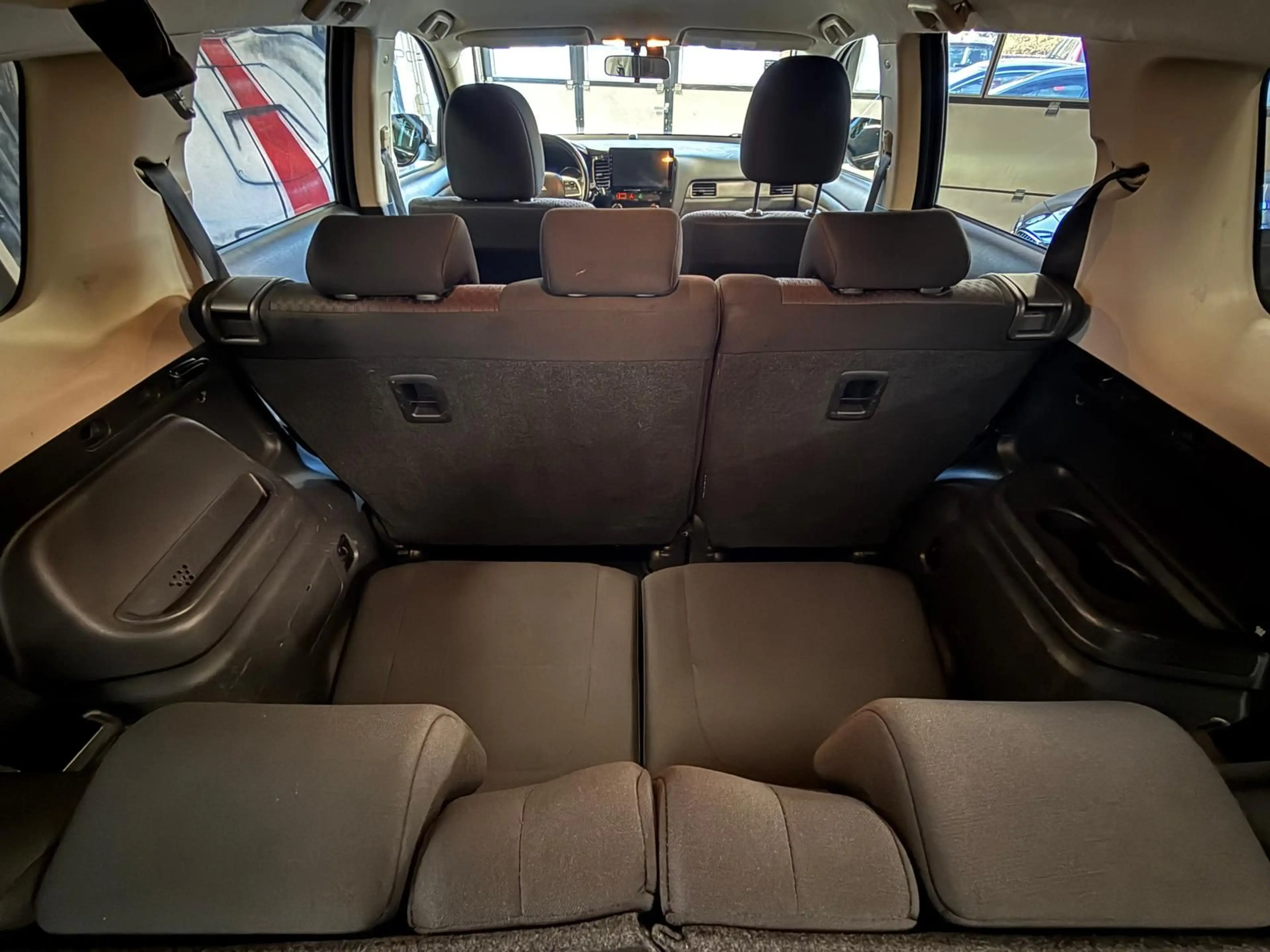 Mitsubishi Outlander 4WD 2.2 D 7-SITZER AHK XENON TEMPOMAT — photo 11
