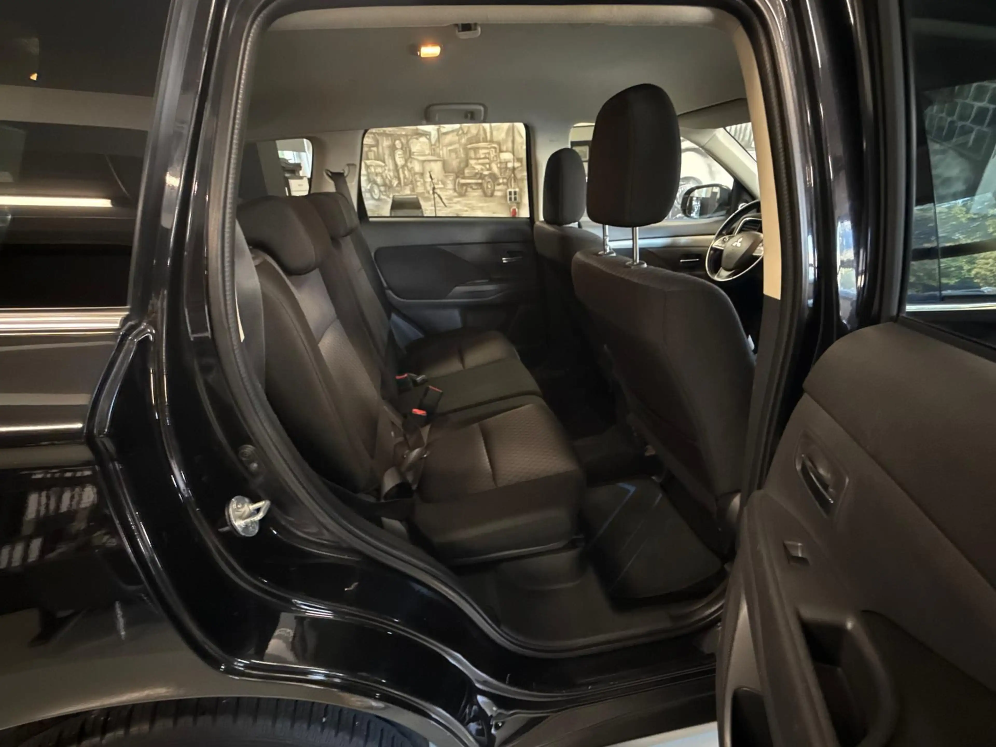 Mitsubishi Outlander 4WD 2.2 D 7-SITZER AHK XENON TEMPOMAT — photo 12