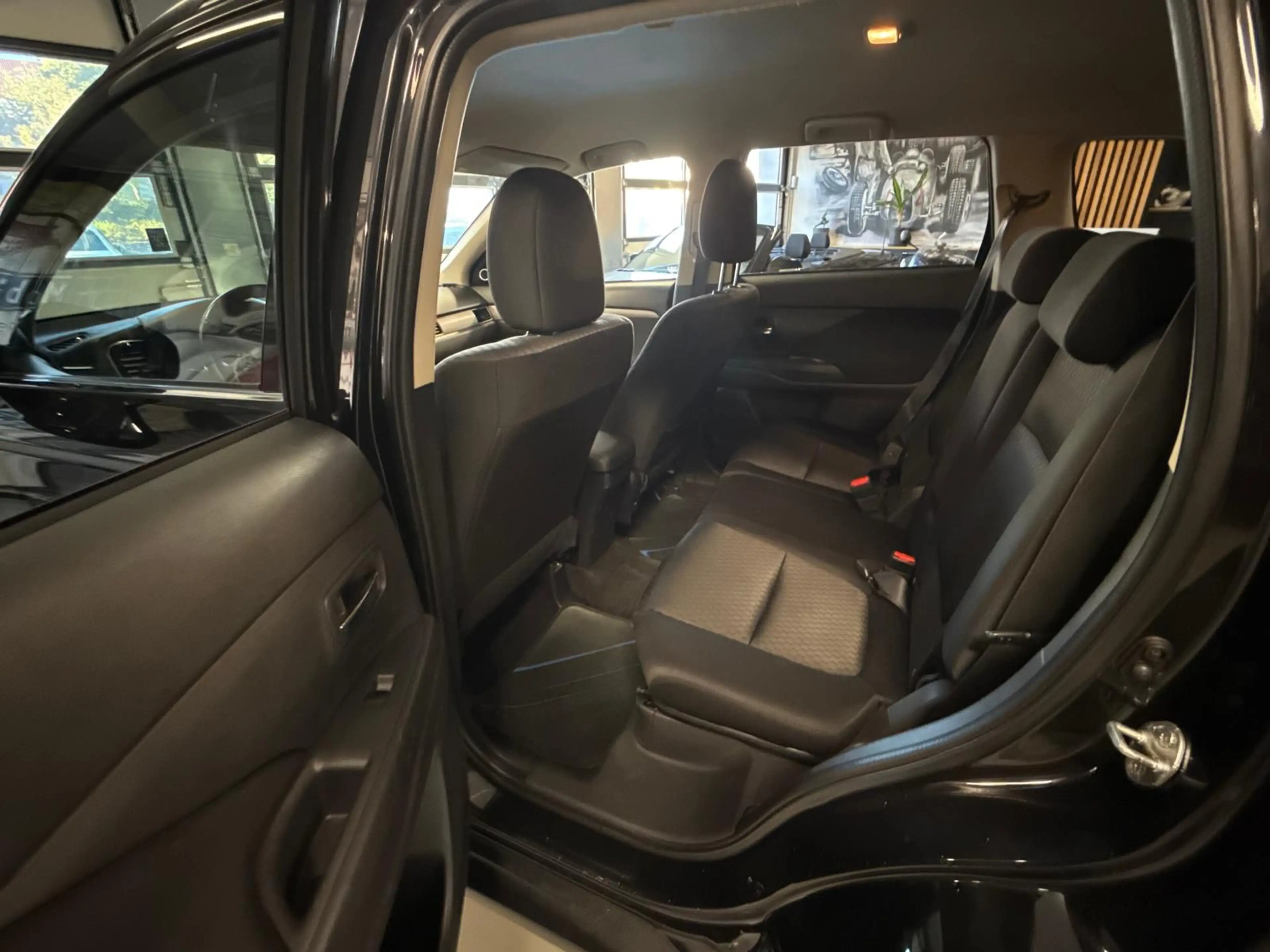 Mitsubishi Outlander 4WD 2.2 D 7-SITZER AHK XENON TEMPOMAT — photo 14