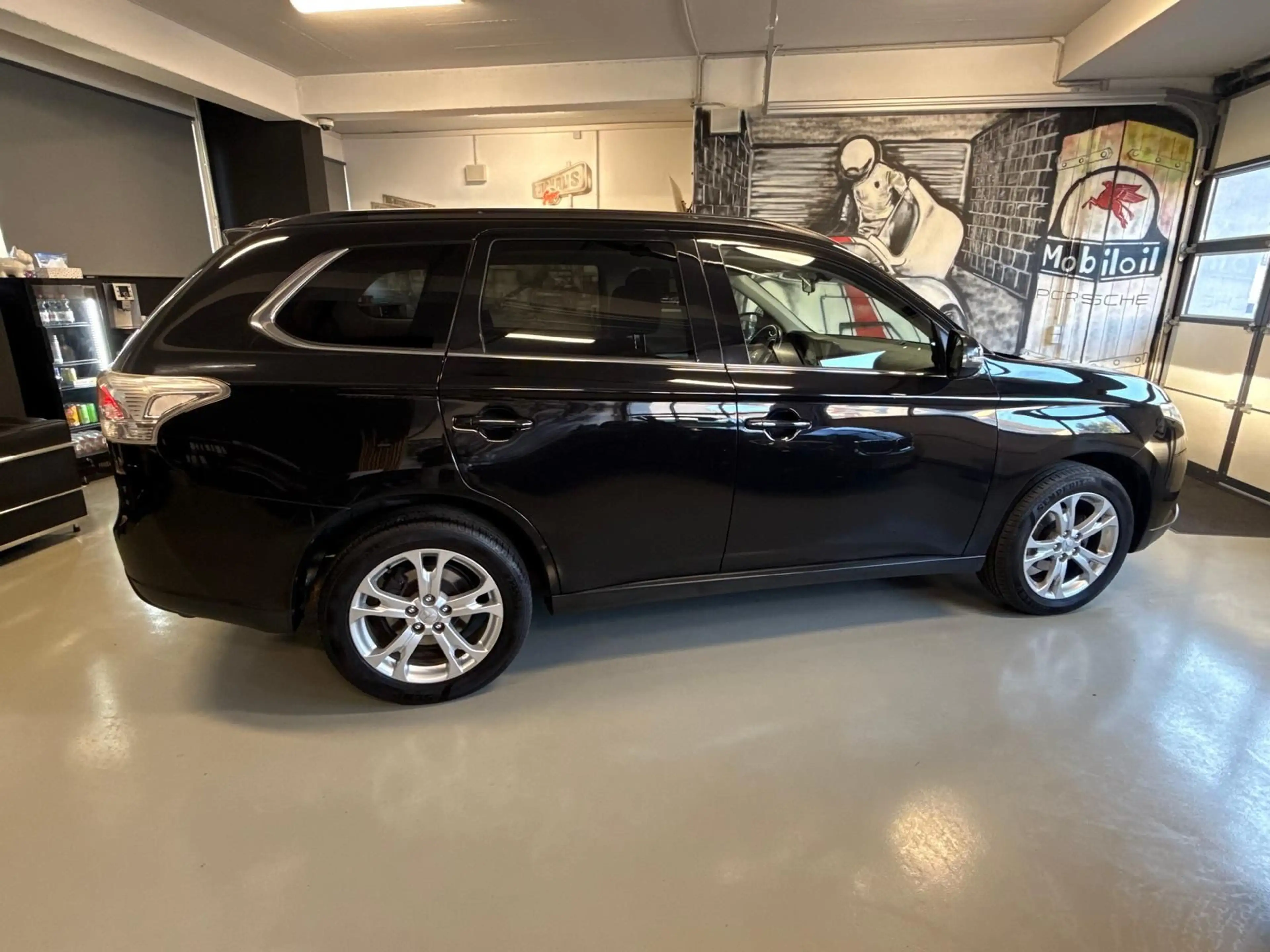Mitsubishi Outlander 4WD 2.2 D 7-SITZER AHK XENON TEMPOMAT — photo 5