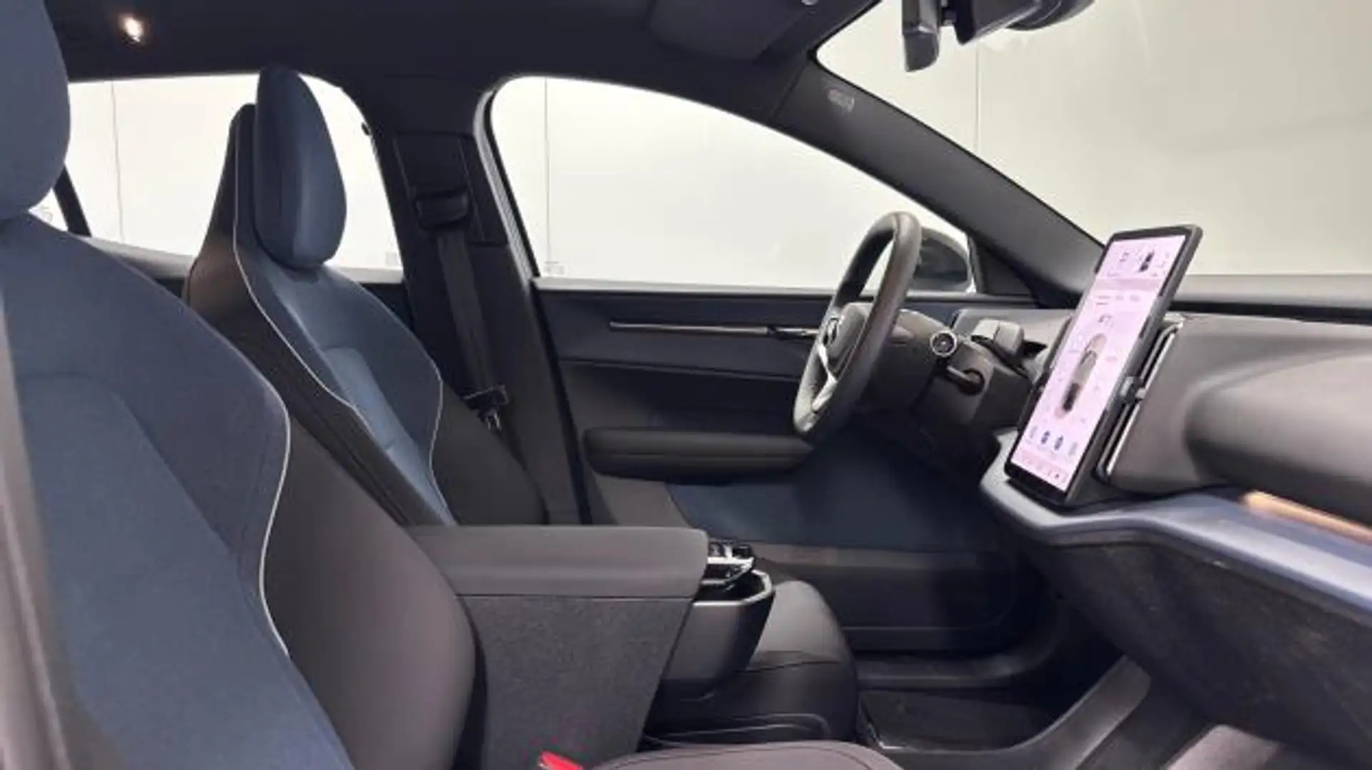 Volvo EX30 Single Motor Extended Range Plus 69 kWh | B&O Audi Blau - 2