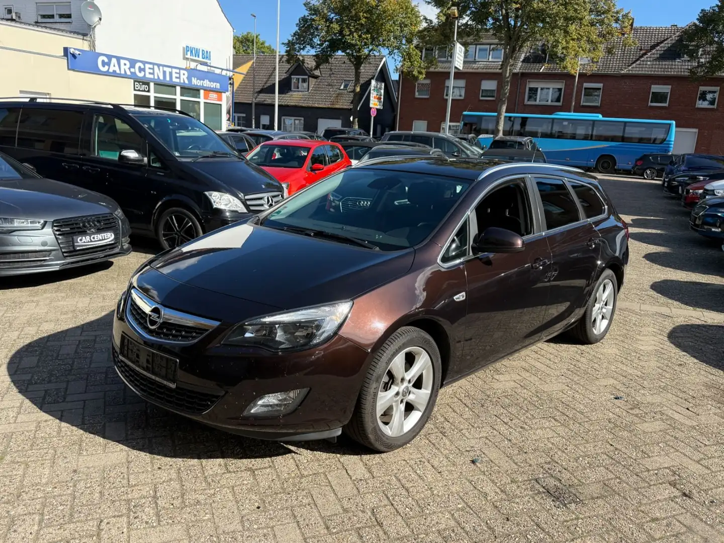 Opel Astra J Sports Tourer Sport*SHZ*LHZ*MFL*TEMPOMAT Brun - 1