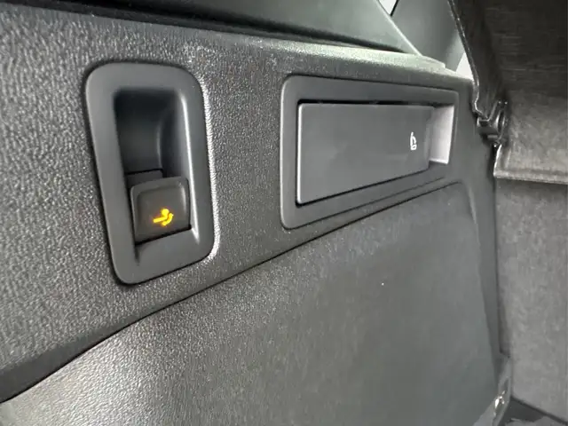 Volkswagen Tiguan R-Line People PLUG-IN+PANO+AHK+HD MATRIX+NAVI+B... Ansicht 32