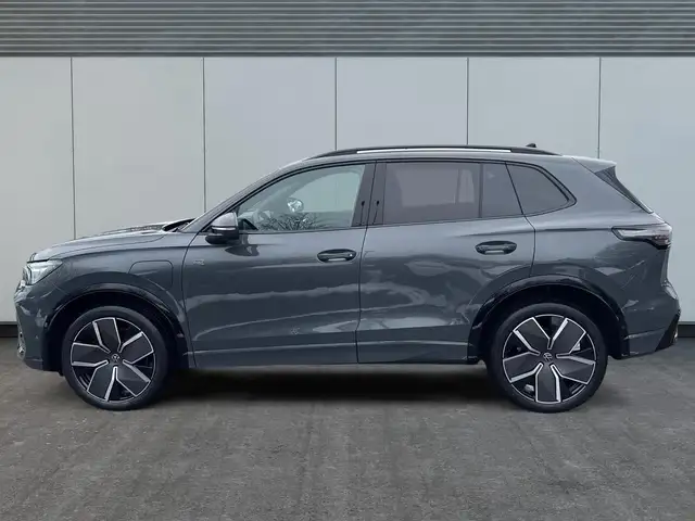 Volkswagen Tiguan R-Line People PLUG-IN+PANO+AHK+HD MATRIX+NAVI+B... Ansicht 3