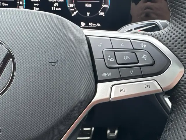 Volkswagen Tiguan R-Line People PLUG-IN+PANO+AHK+HD MATRIX+NAVI+B... Ansicht 20
