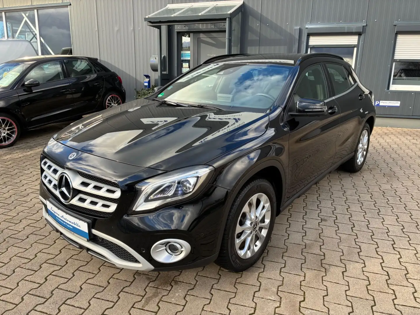 Mercedes-Benz GLA 220 d *360°KAM/LED/NAVI/LEDER/MEMORY* Schwarz - 2