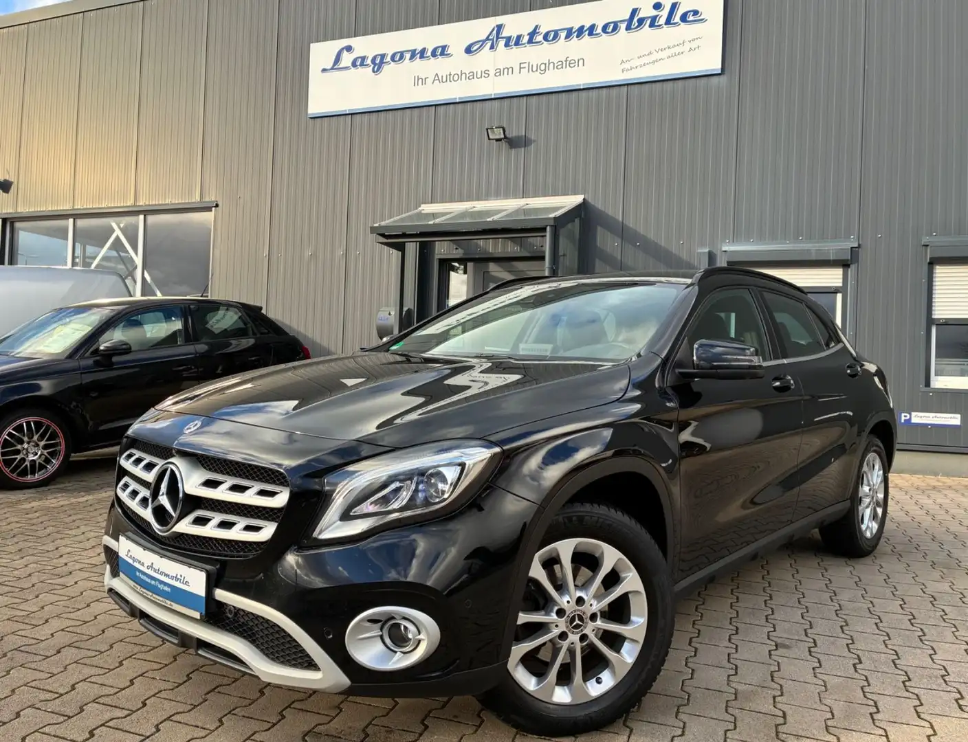 Mercedes-Benz GLA 220 d *360°KAM/LED/NAVI/LEDER/MEMORY* Schwarz - 1