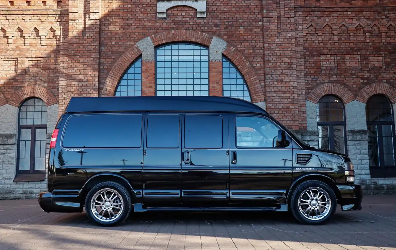 Chevrolet Express 5,3l V8 Starcraft — photo 1 of 20