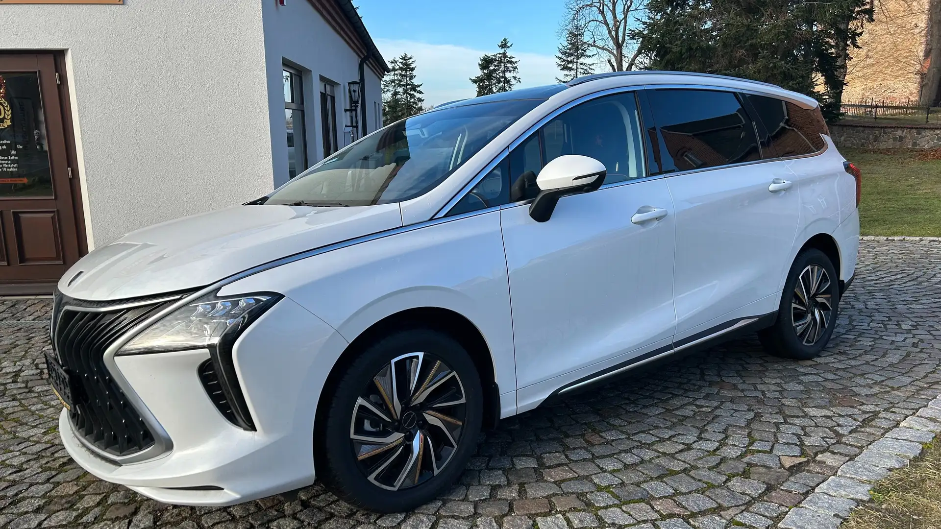 DFSK Forthing 4 U-Tour, Allwetter-Reifen, 360° Kamera, 7-Sitze Blanc - 1