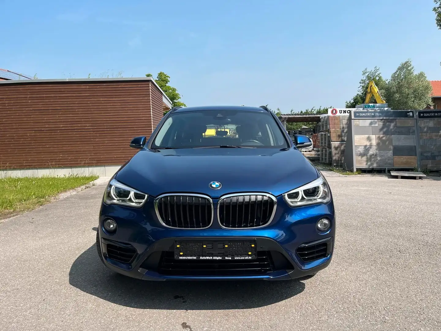BMW X1 xDrive 20 i Sport Line / LED / NAVI / AHK Bleu - 2