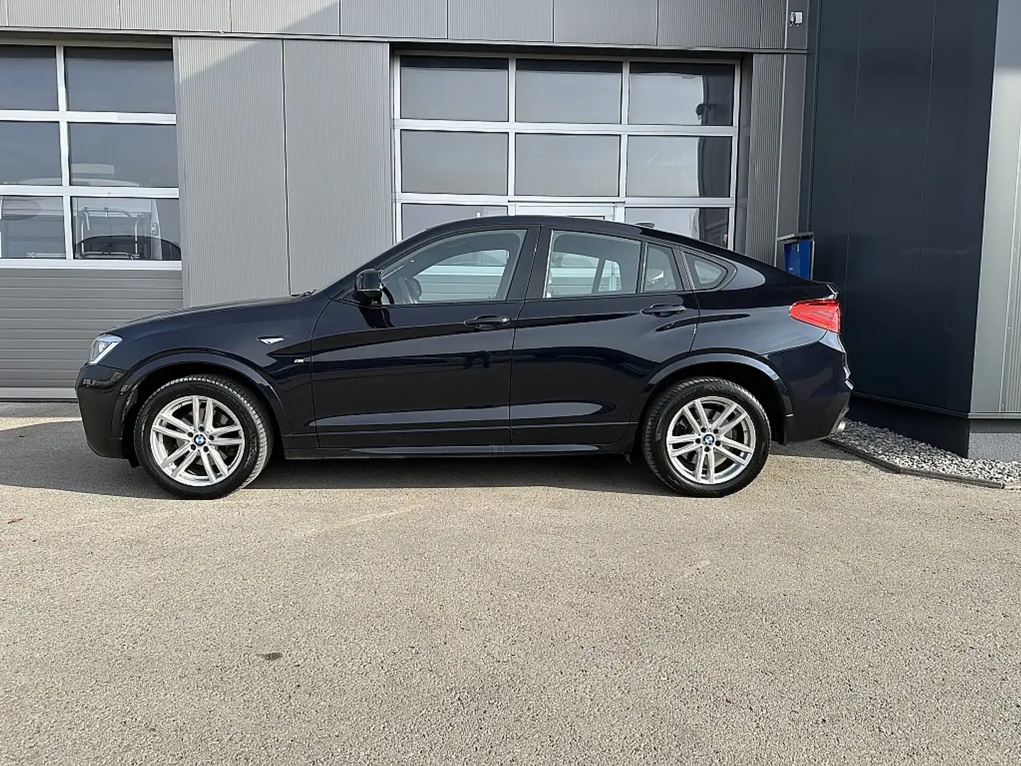 BMW X4 xDrive 20d Österreich-Paket Aut. M Paket Schwarz - 2