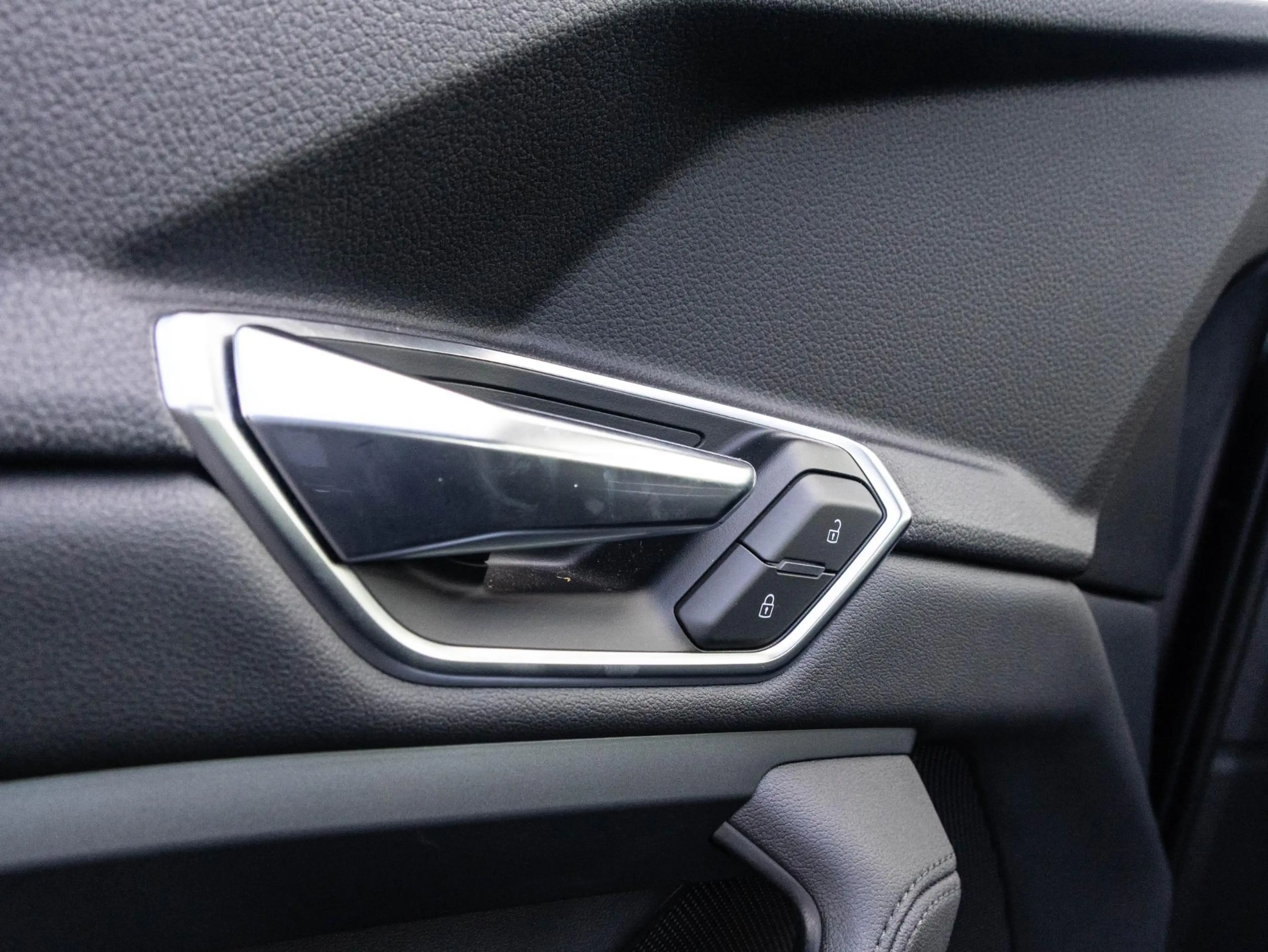 Audi e-tron e-tron 50 quattro Launch edition plus 71 kWh | SOH — photo 38