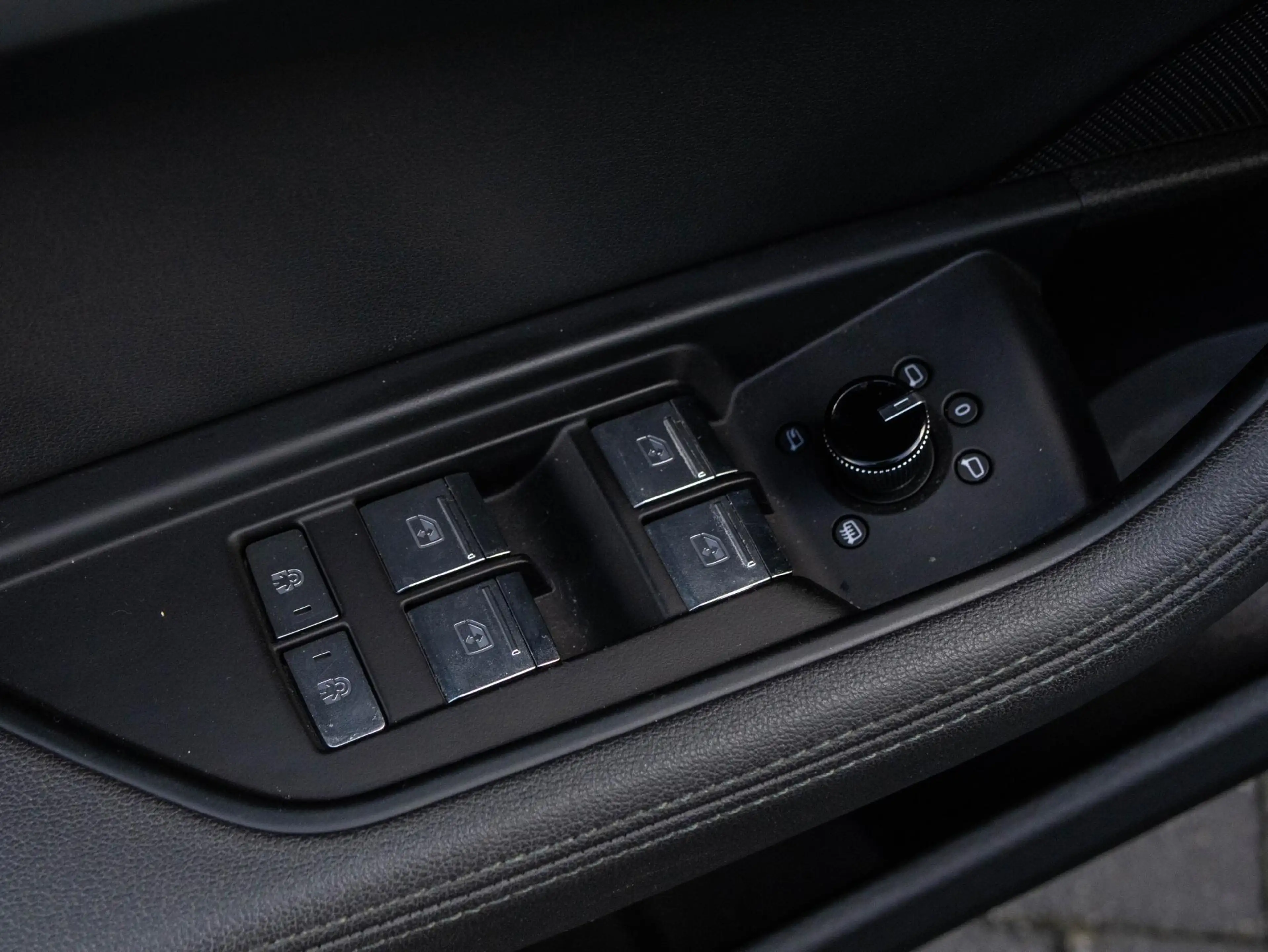 Audi e-tron e-tron 50 quattro Launch edition plus 71 kWh | SOH — photo 27