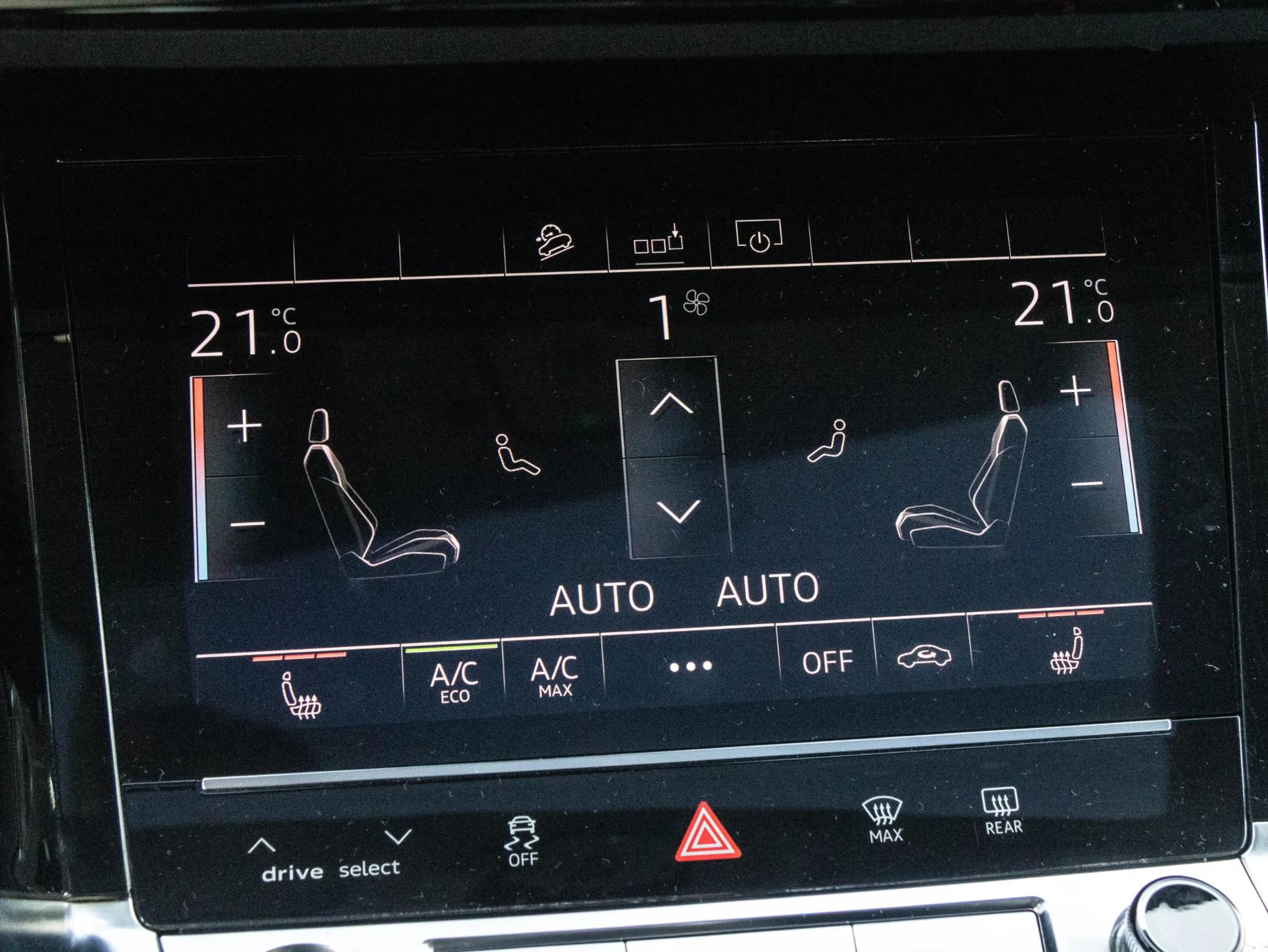 Audi e-tron e-tron 50 quattro Launch edition plus 71 kWh | SOH — photo 13
