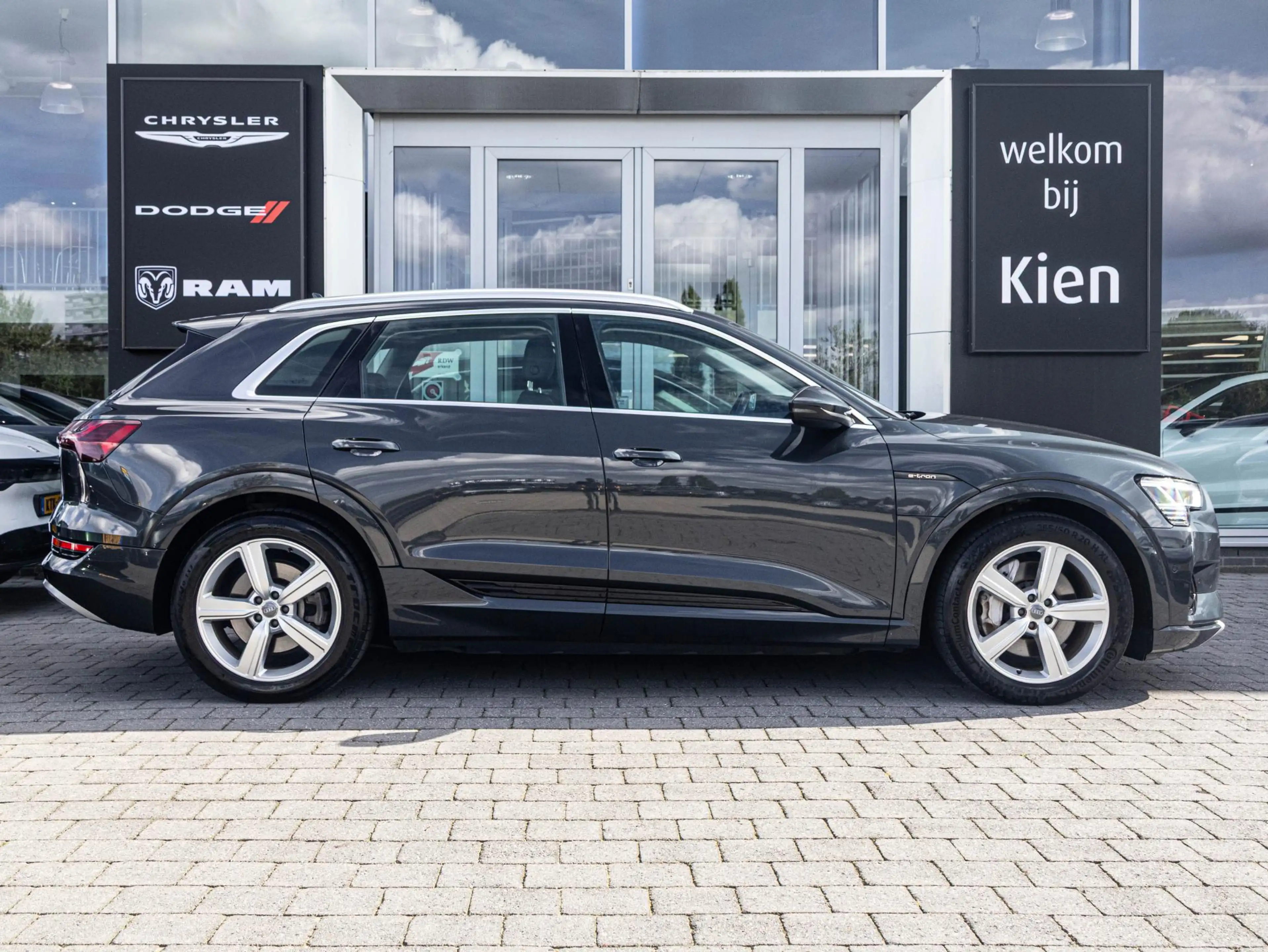 Audi e-tron e-tron 50 quattro Launch edition plus 71 kWh | SOH — photo 4