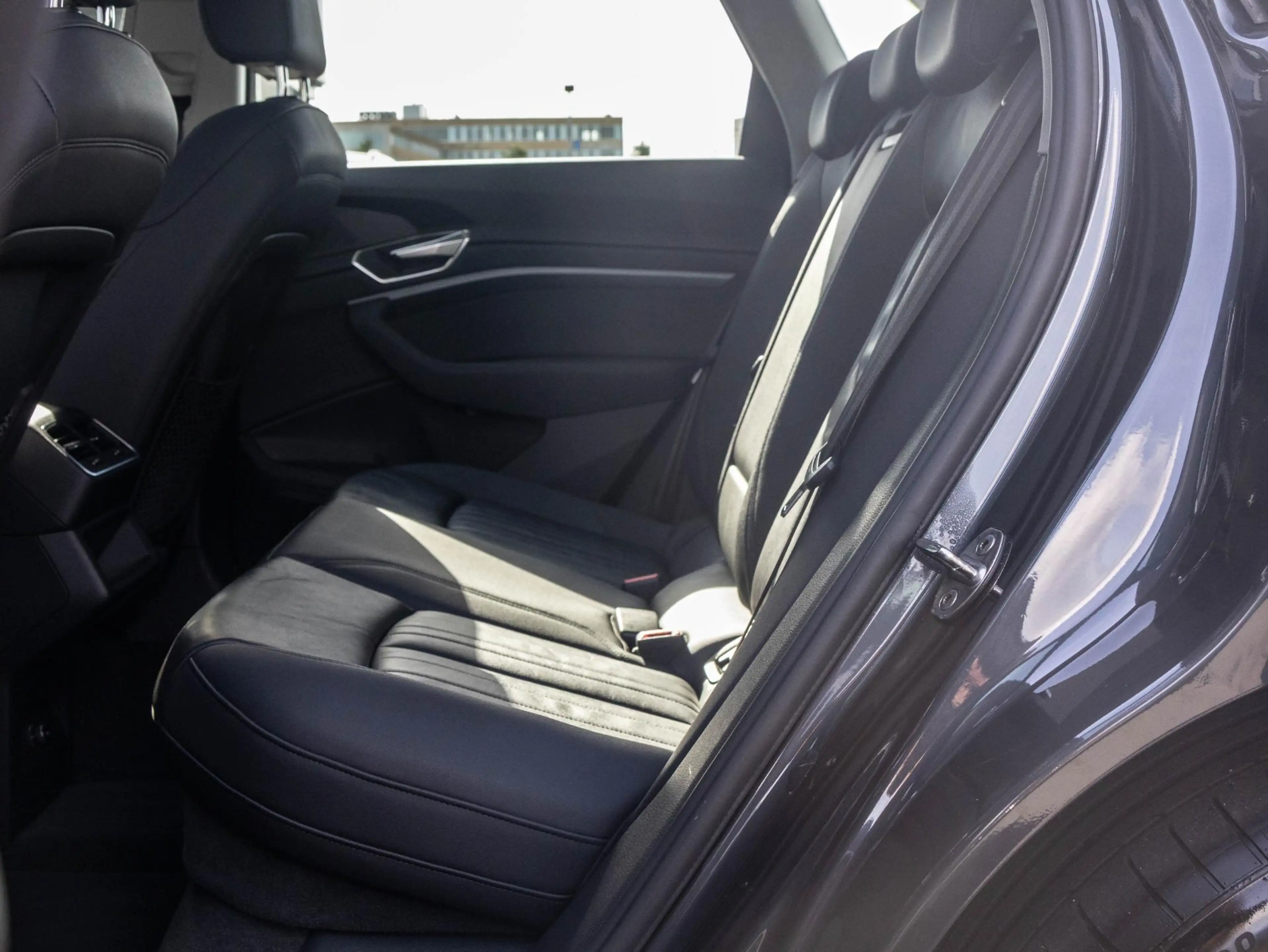Audi e-tron e-tron 50 quattro Launch edition plus 71 kWh | SOH — photo 11