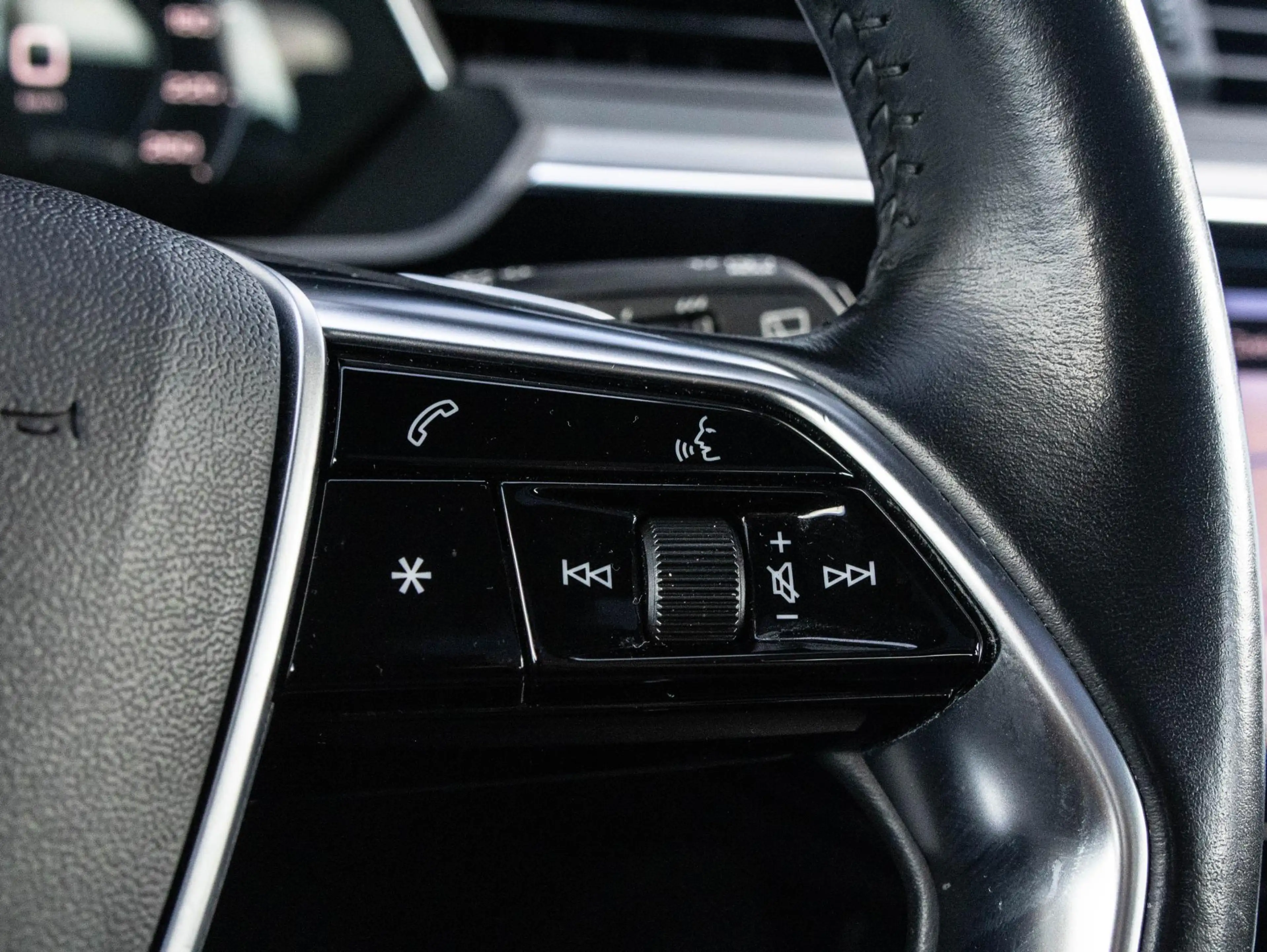 Audi e-tron e-tron 50 quattro Launch edition plus 71 kWh | SOH — photo 16