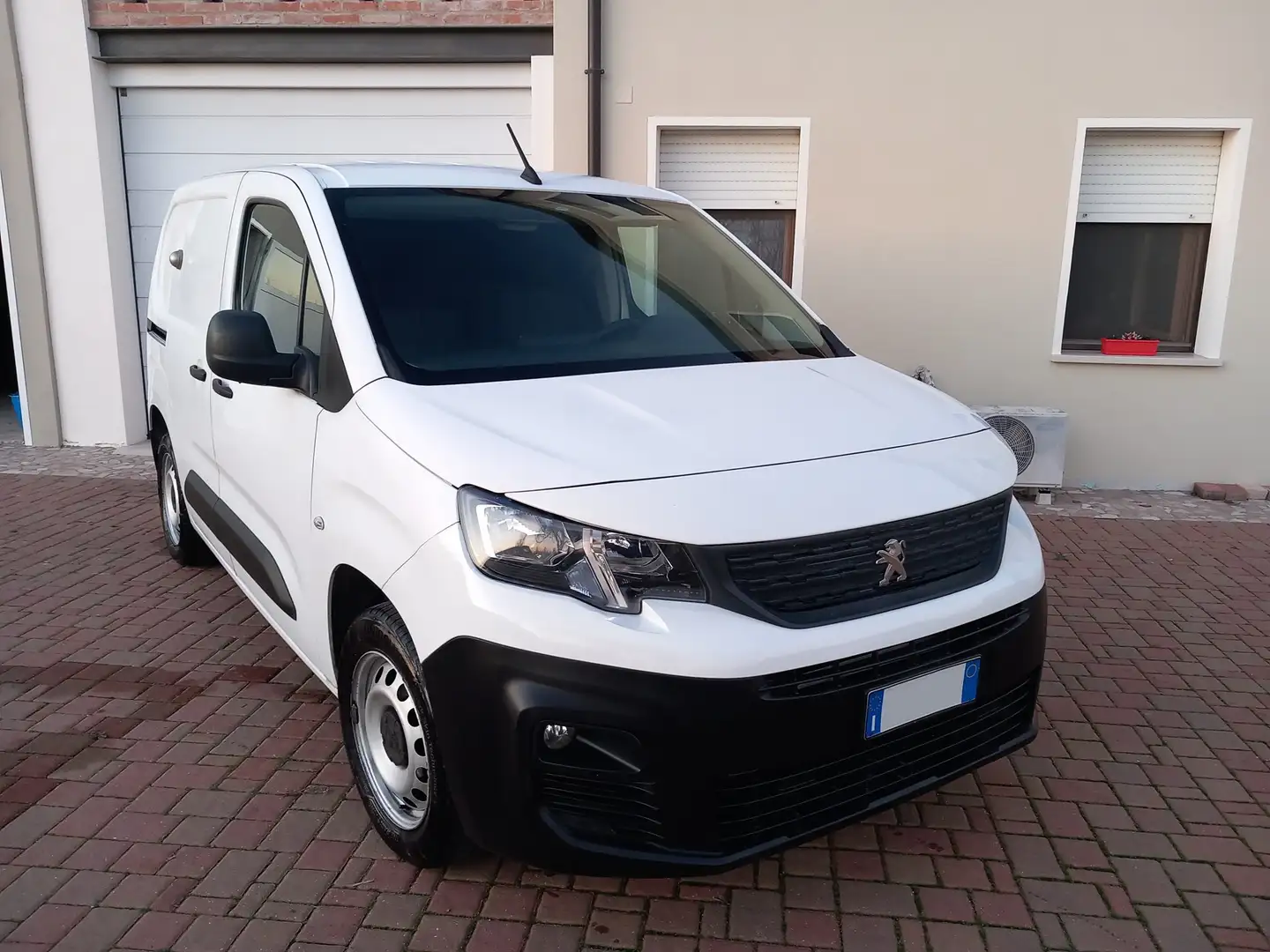 Peugeot Partner PARTNER 1.5 BLUEHDI 130 CV 3 POSTI Blanc - 2