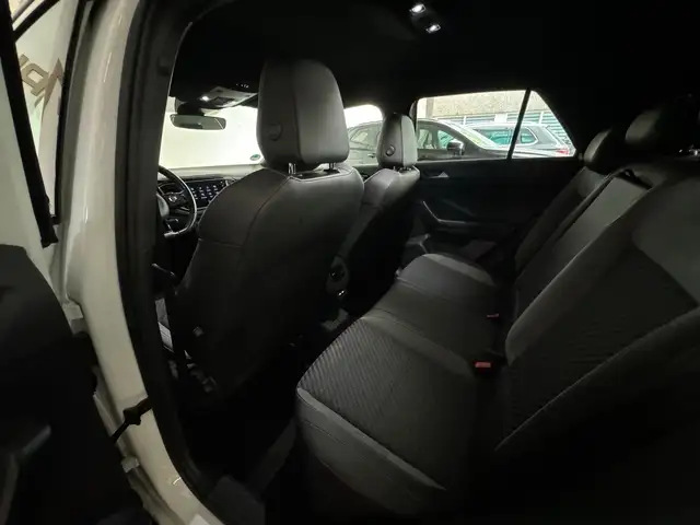 Volkswagen T-Roc view 14