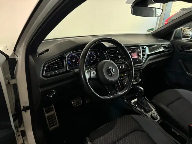 Volkswagen T-Roc view 5