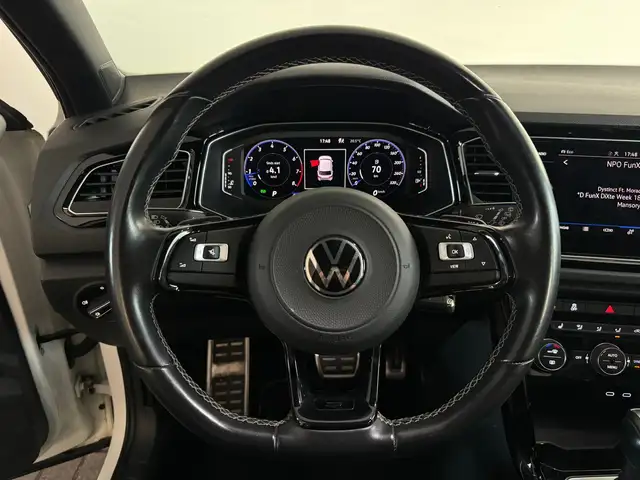 Volkswagen T-Roc view 15