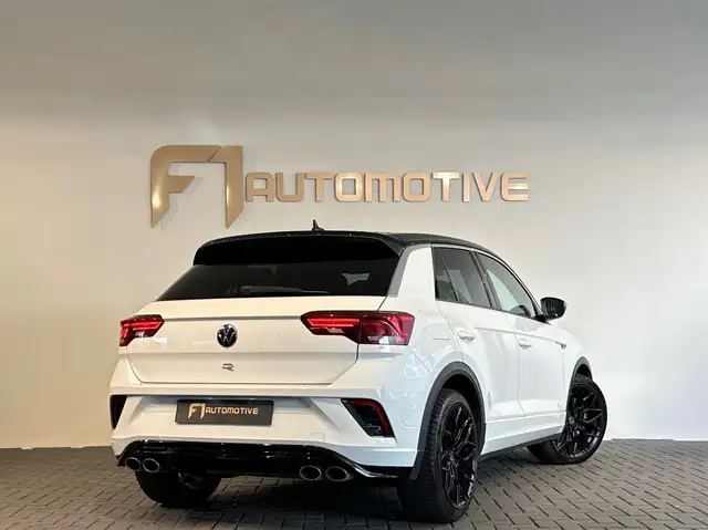 Volkswagen T-Roc view 3