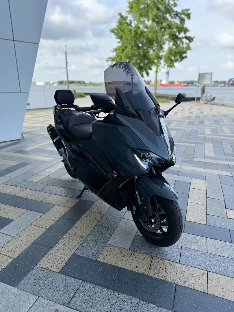 Yamaha TMAX 560 Tech Max Grijs - 1
