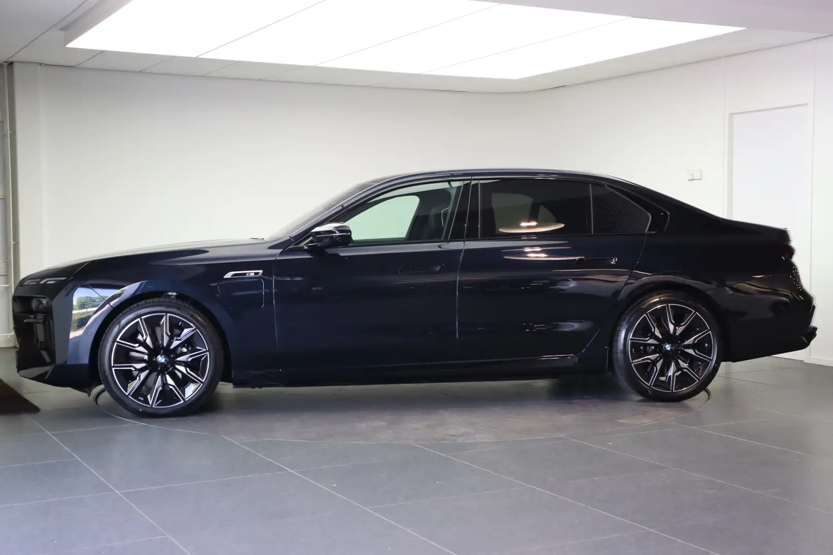 BMW 760 7 Serie M760e xDrive High Executive Automaat / Pan Schwarz - 2