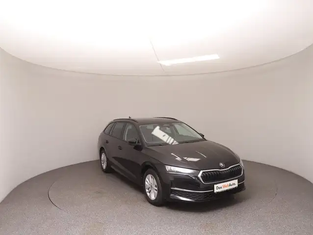 Skoda Octavia view 2