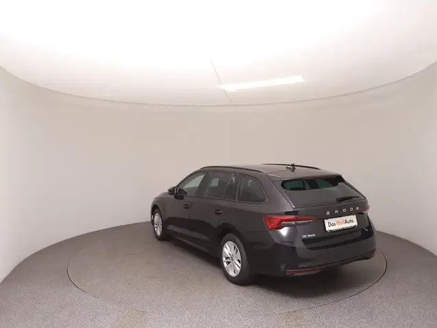 Skoda Octavia view 5
