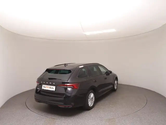 Skoda Octavia view 4