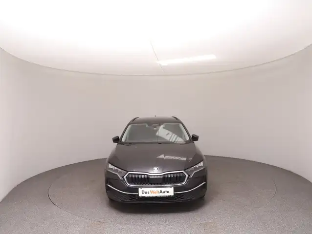 Skoda Octavia view 3