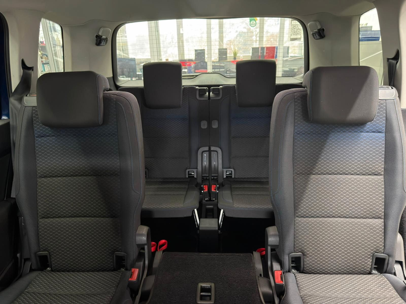Volkswagen Touran United 2.0TDI DSG LED NAVI PDC 7-Sitzer — photo 14