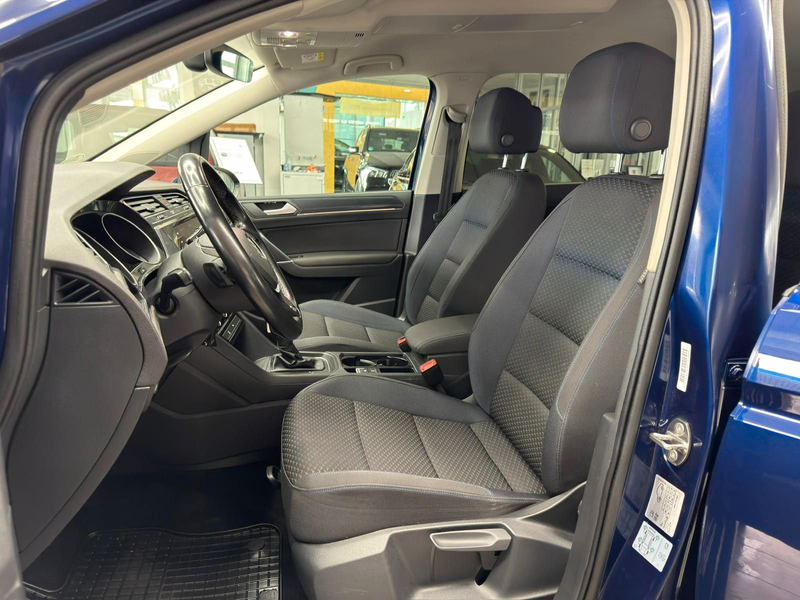 Volkswagen Touran United 2.0TDI DSG LED NAVI PDC 7-Sitzer — photo 12