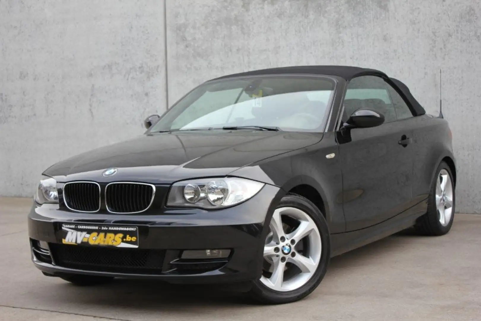 BMW 118 118i Cabrio Aut./pdc/multistuur/cruise control.. Zwart - 2