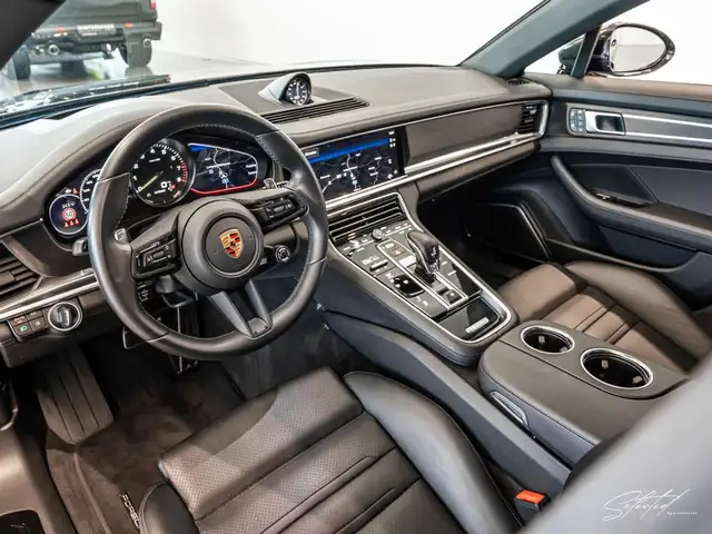 Porsche Panamera 4 E-Hybrid Sport Turismo PlatiniumEdition Ansicht 6