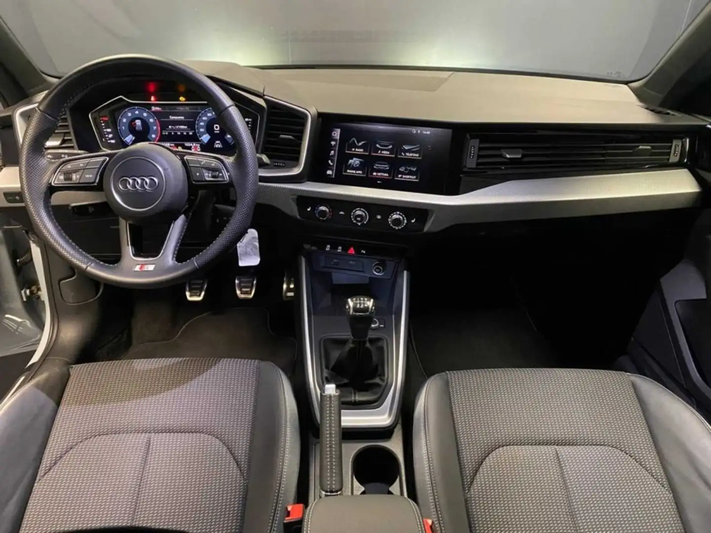 Audi A1 citycarver 30 TFSI Pack S-Line interno Grey - 1