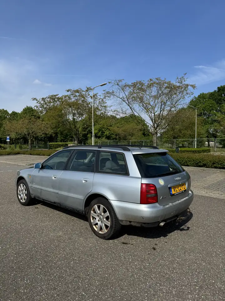 Audi A4 Avant 1.8, foto 2