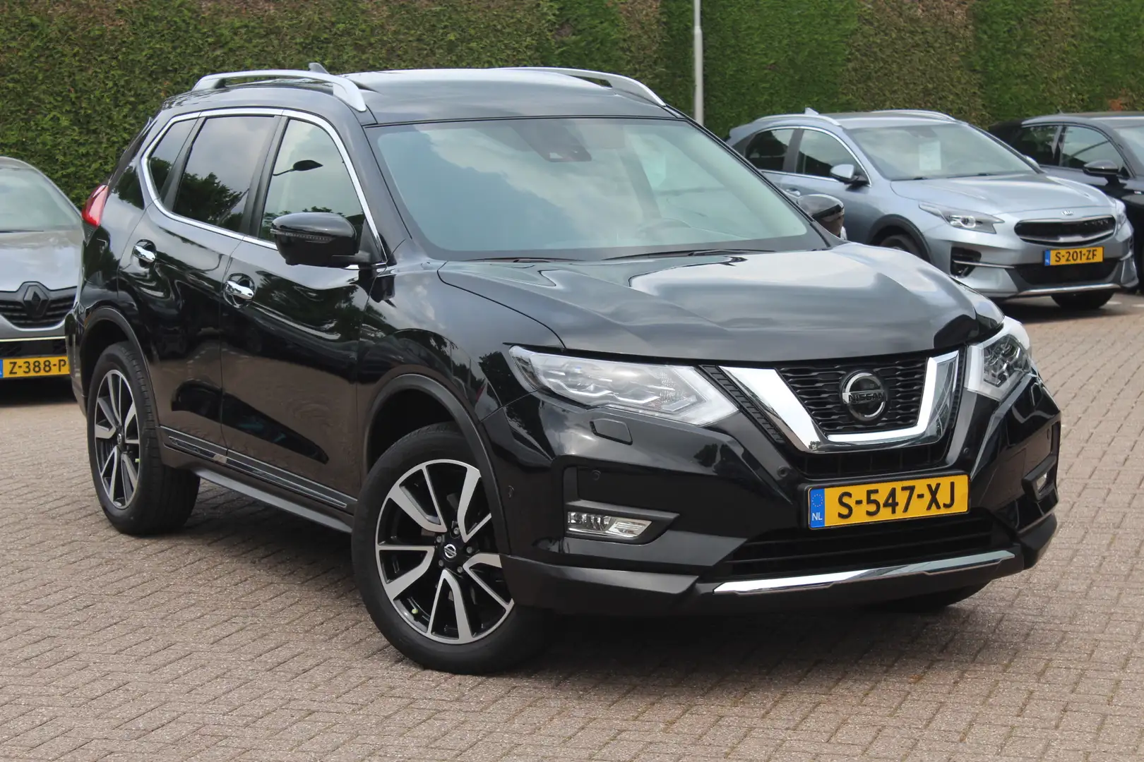 Nissan X-Trail 1.3 DIG-T Tekna 7p. / Trekhaak / Panoramadak / 360 Zwart - 1