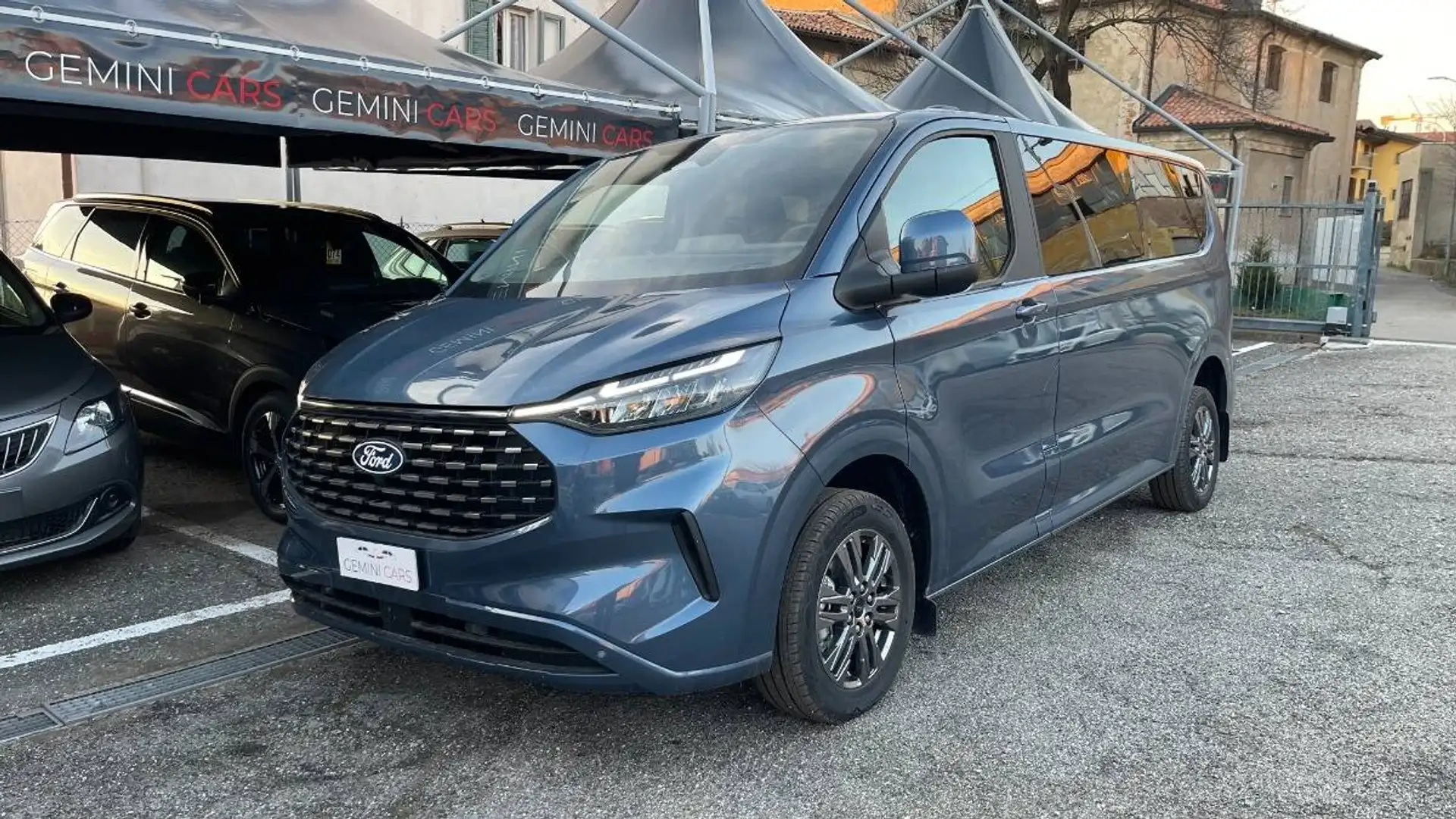 Ford Tourneo 320 2.0 ecoblue 136cv Titanium L2H1 A8 - Km0 Синій - 1