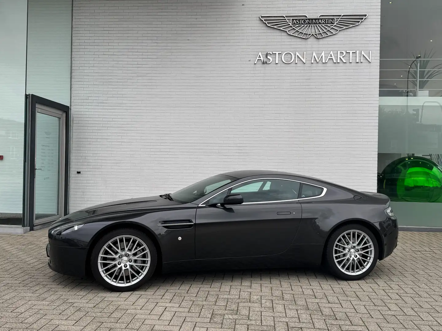 Aston Martin V8 V8 Vantage Gümüş rengi - 2