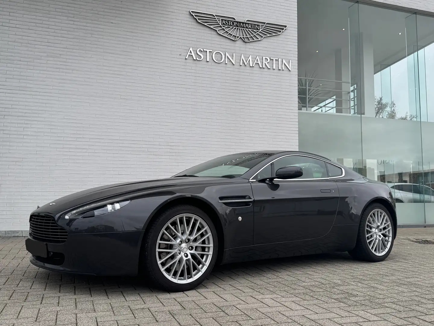 Aston Martin V8 V8 Vantage Gümüş rengi - 1