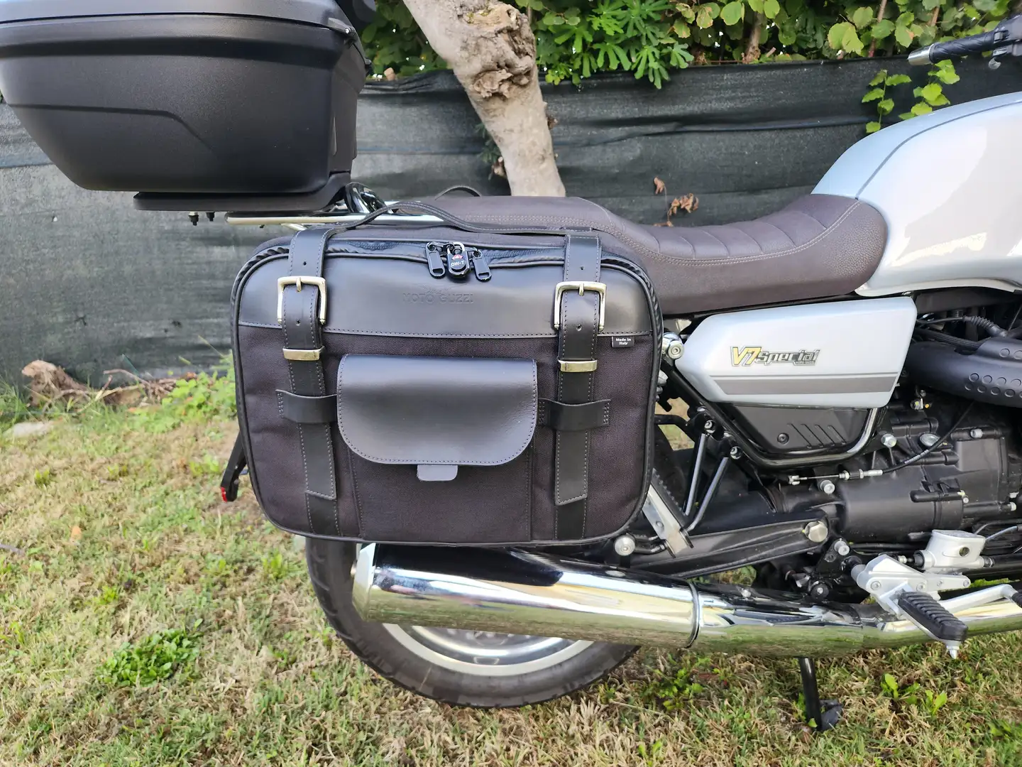 Moto Guzzi V 7 v7 IV 850 special grigio casual - 1