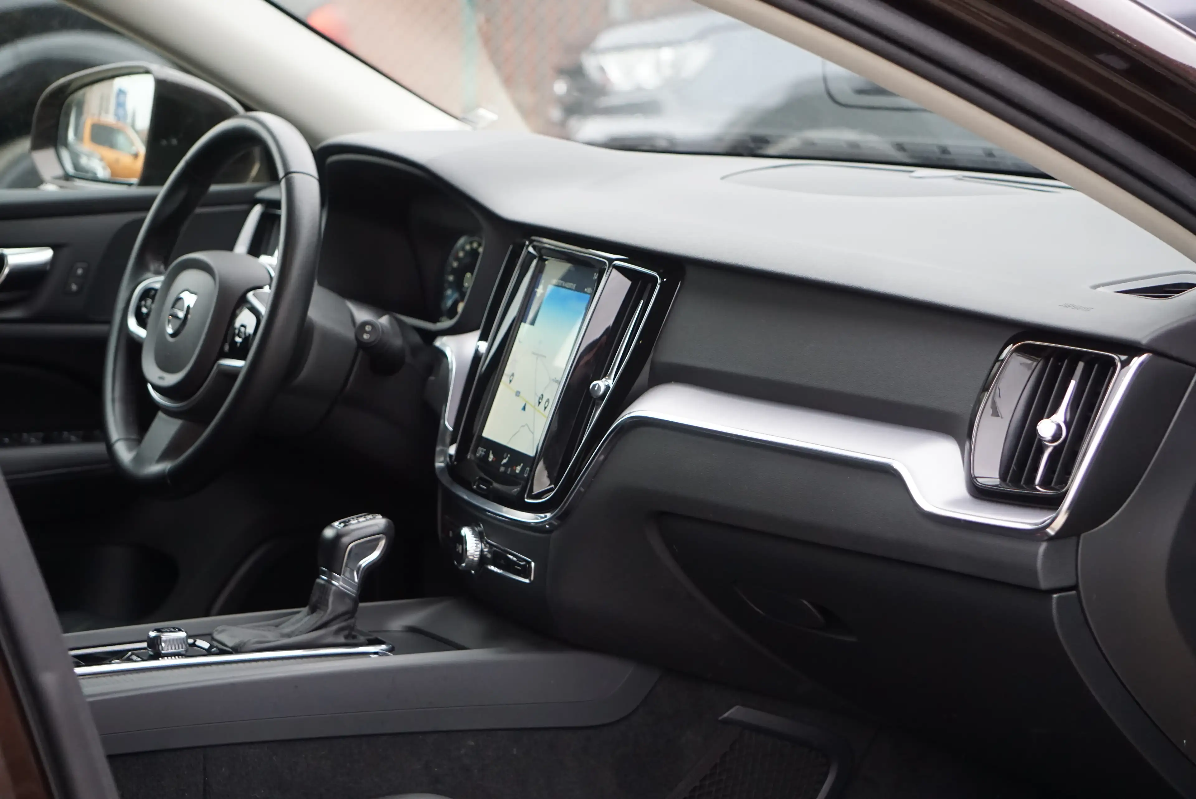 Volvo V60 Cross Country 2.0 D3 AWD AUTO COCKPIT CAMERA CLIMTRONIC LED — photo 9