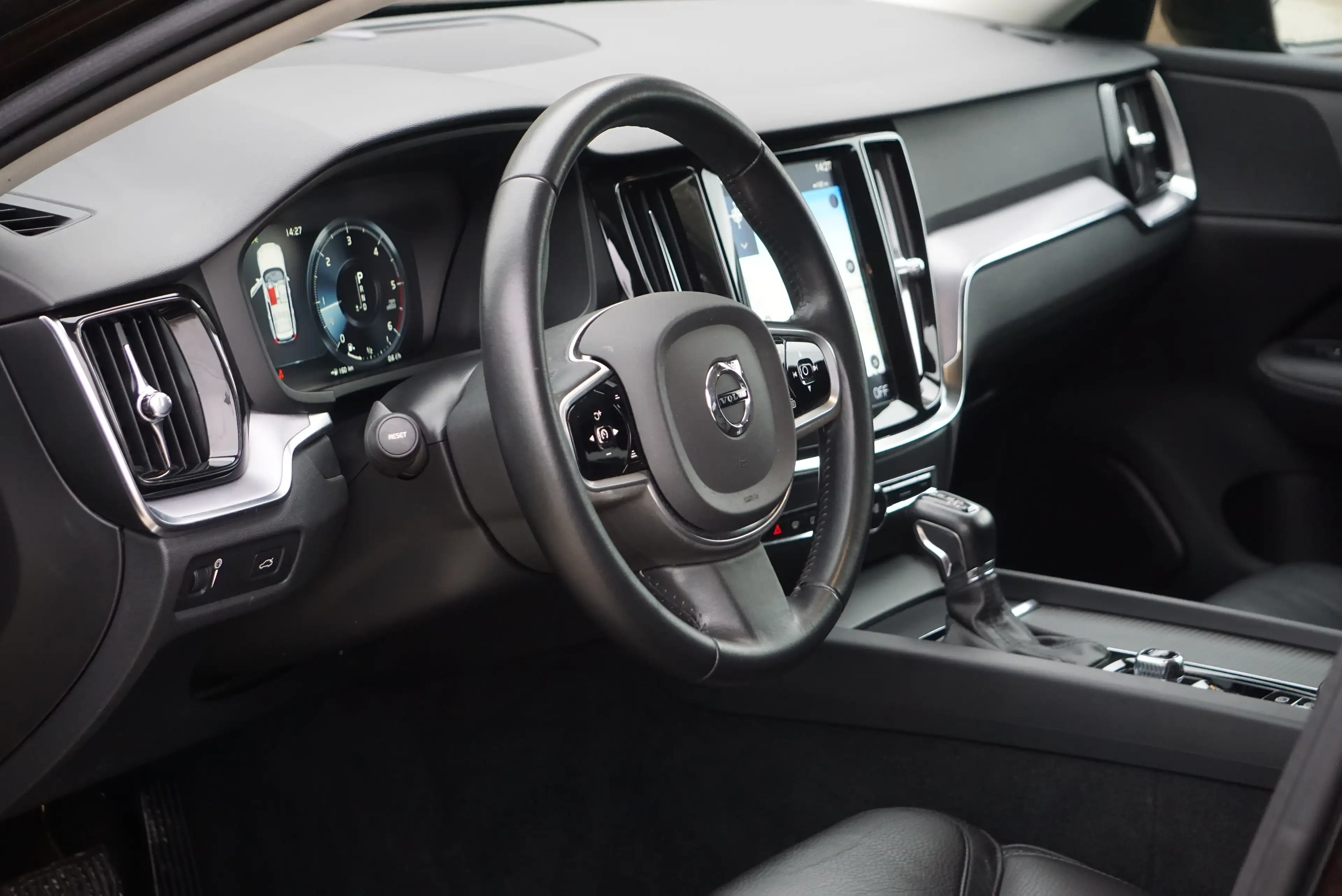 Volvo V60 Cross Country 2.0 D3 AWD AUTO COCKPIT CAMERA CLIMTRONIC LED — photo 8
