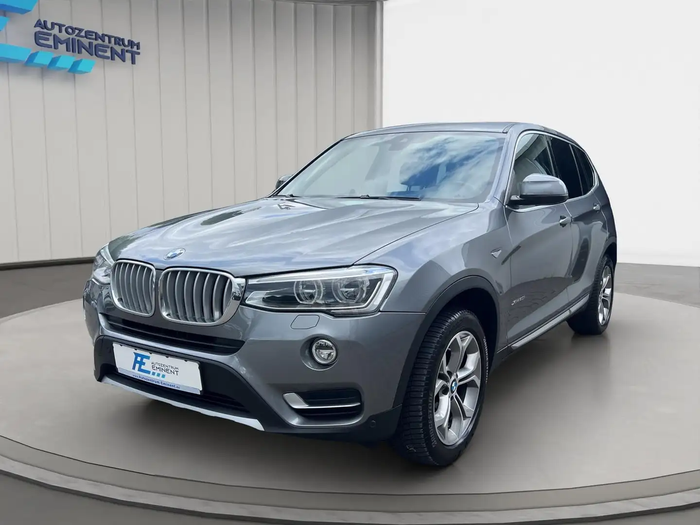 BMW X3 xDrive20i AT AHK SHZ NAVI KAMERA PANO HUD LED Grau - 1